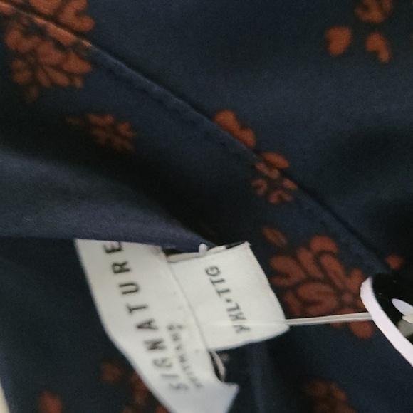 #73 Fits Like A SzM Reitmans Signature Navy & Brown Floral Blouse - Picture 3 of 6